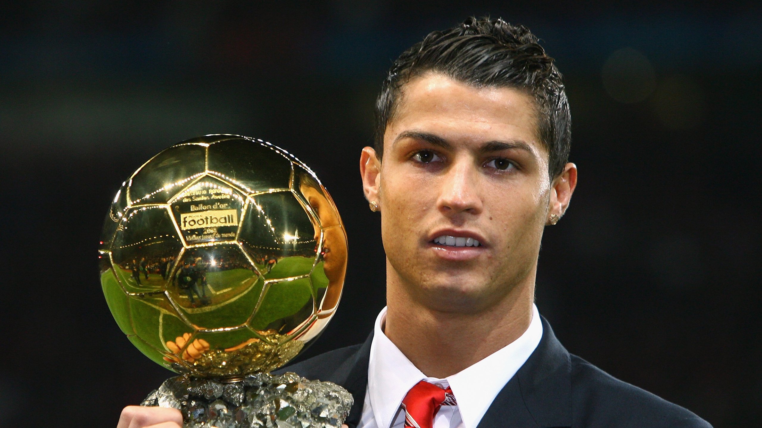 国际比赛日引发球迷社群活跃讨论与评论,国外球迷论坛