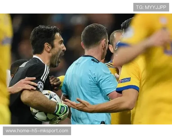 欧冠裁判爆争议点球，全网骂声一片